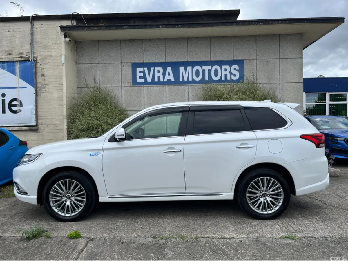 Mitsubishi Outlander SUV, Petrol Plug-in Hybrid, 2021, White