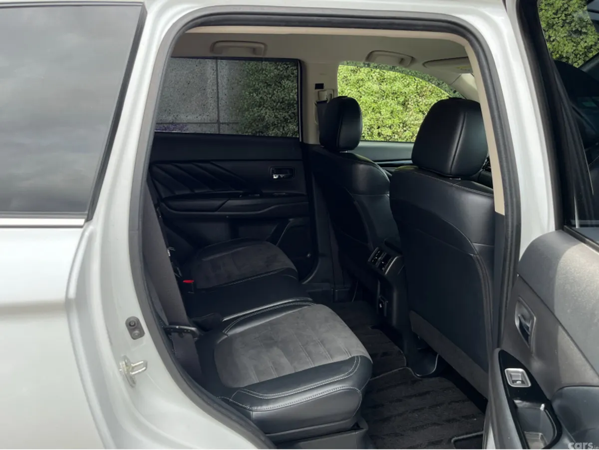 Mitsubishi Outlander SUV, Petrol Plug-in Hybrid, 2021, White