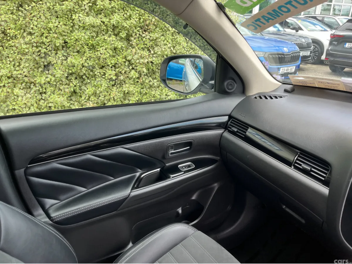 Mitsubishi Outlander SUV, Petrol Plug-in Hybrid, 2021, White