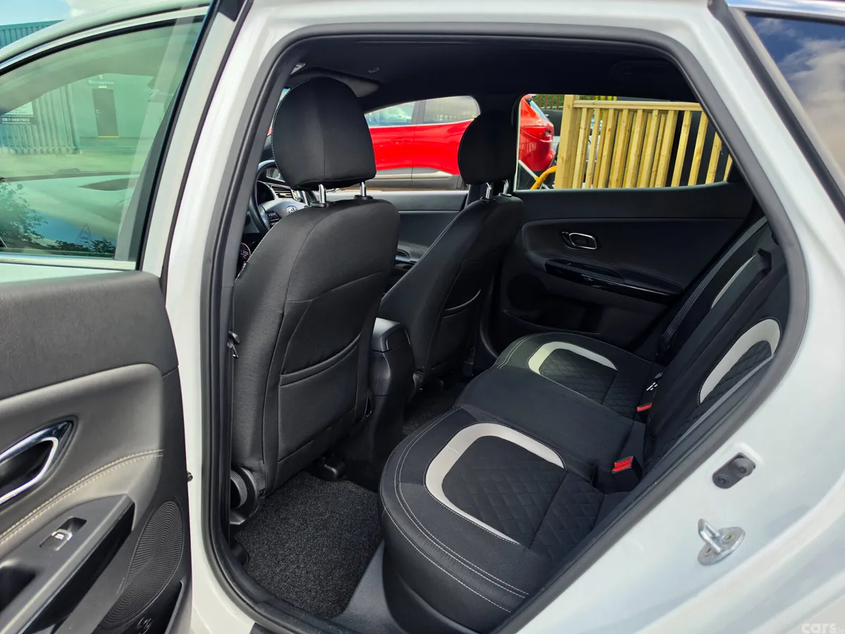 Kia Ceed Hatchback, Petrol, 2018, White