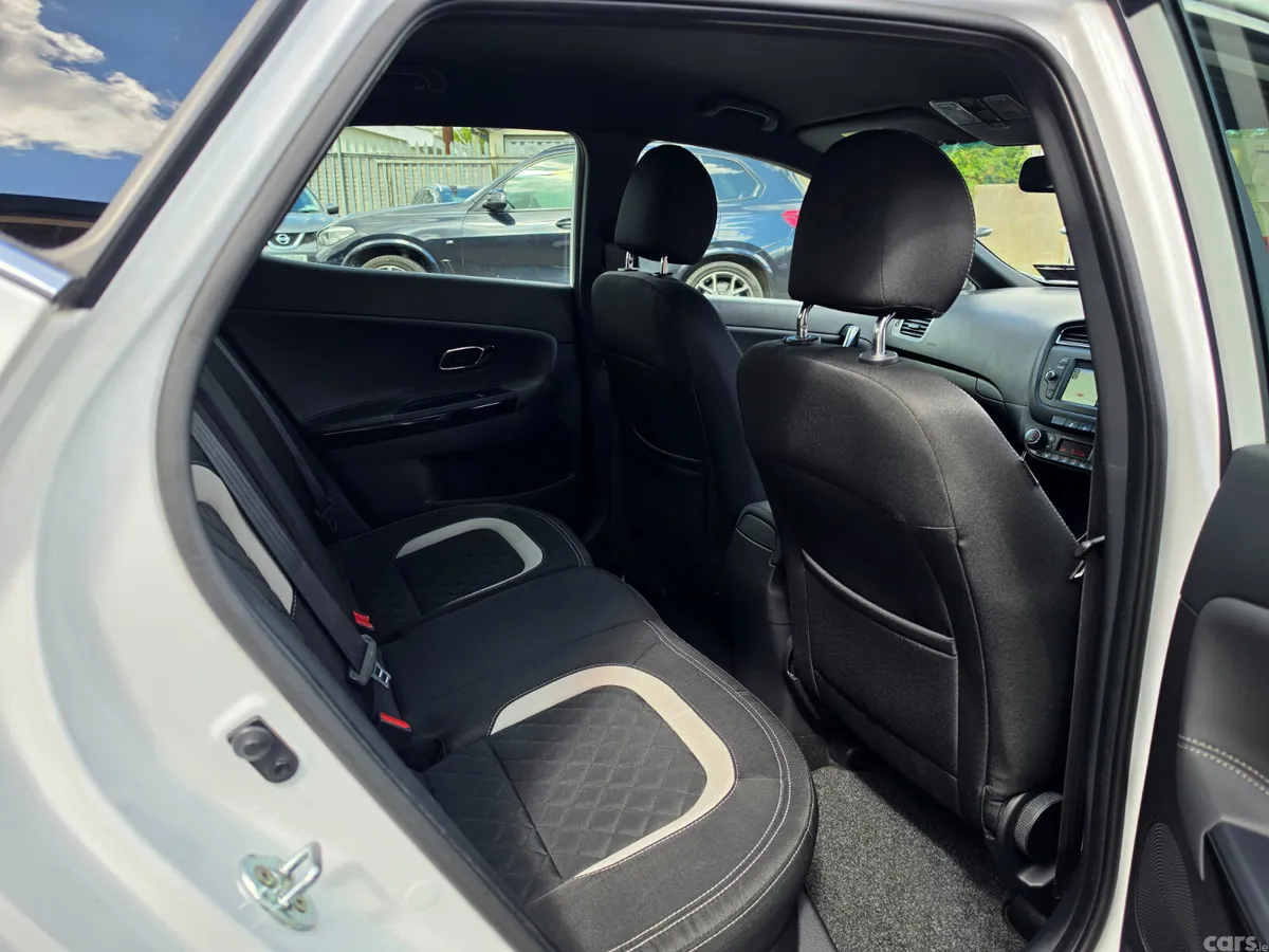 Kia Ceed Hatchback, Petrol, 2018, White