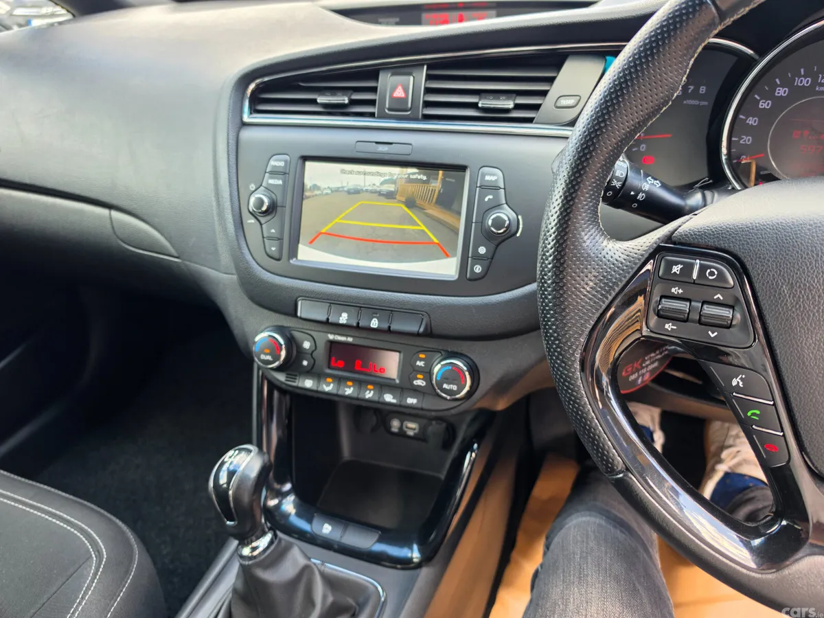 Kia Ceed Hatchback, Petrol, 2018, White