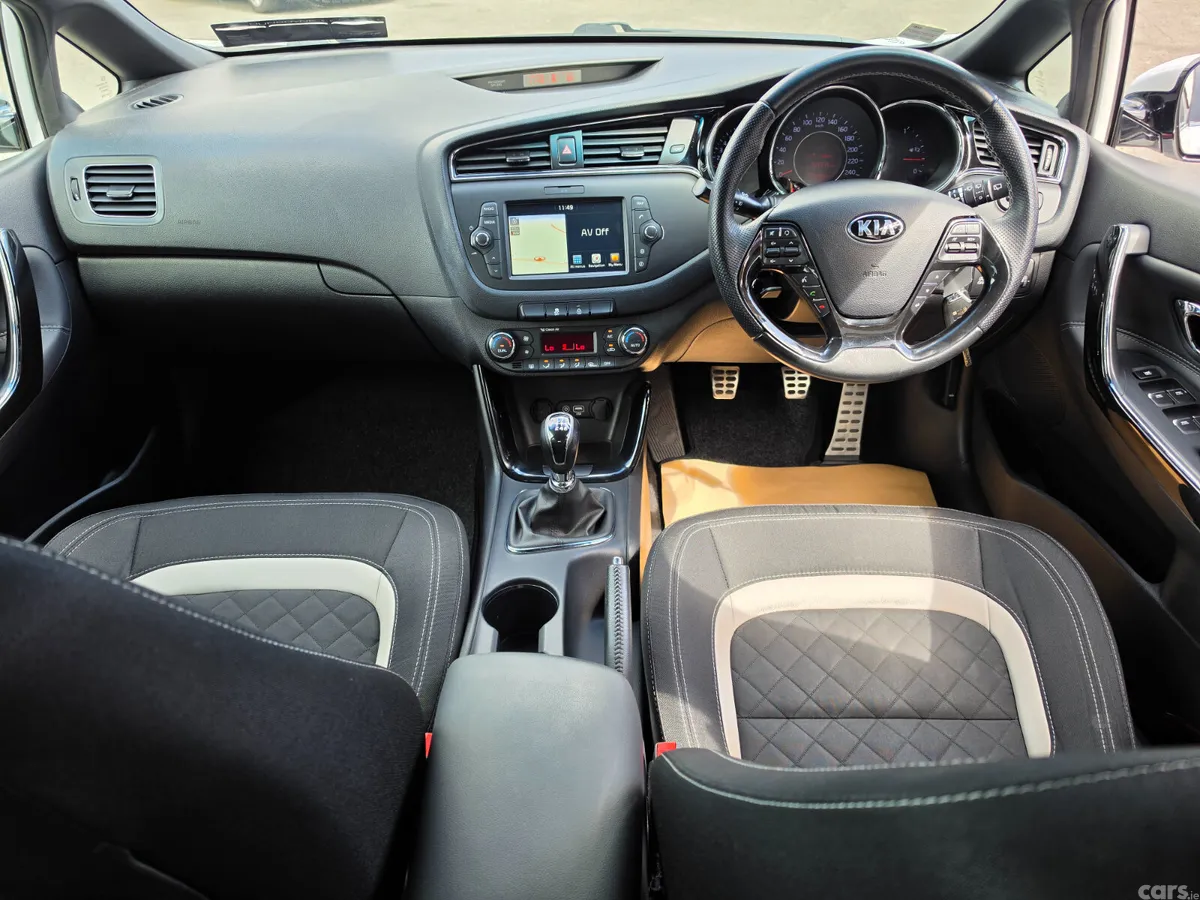 Kia Ceed Hatchback, Petrol, 2018, White