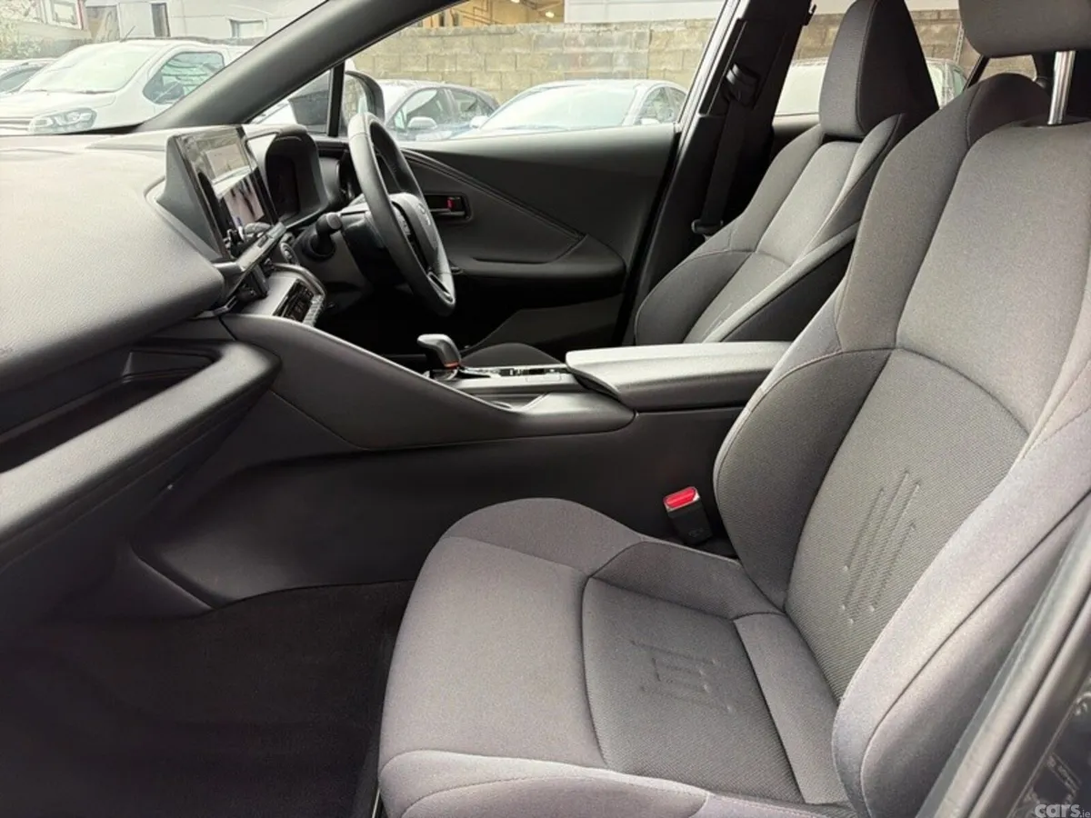 Toyota C-HR SUV, Petrol Hybrid, 2024, Grey