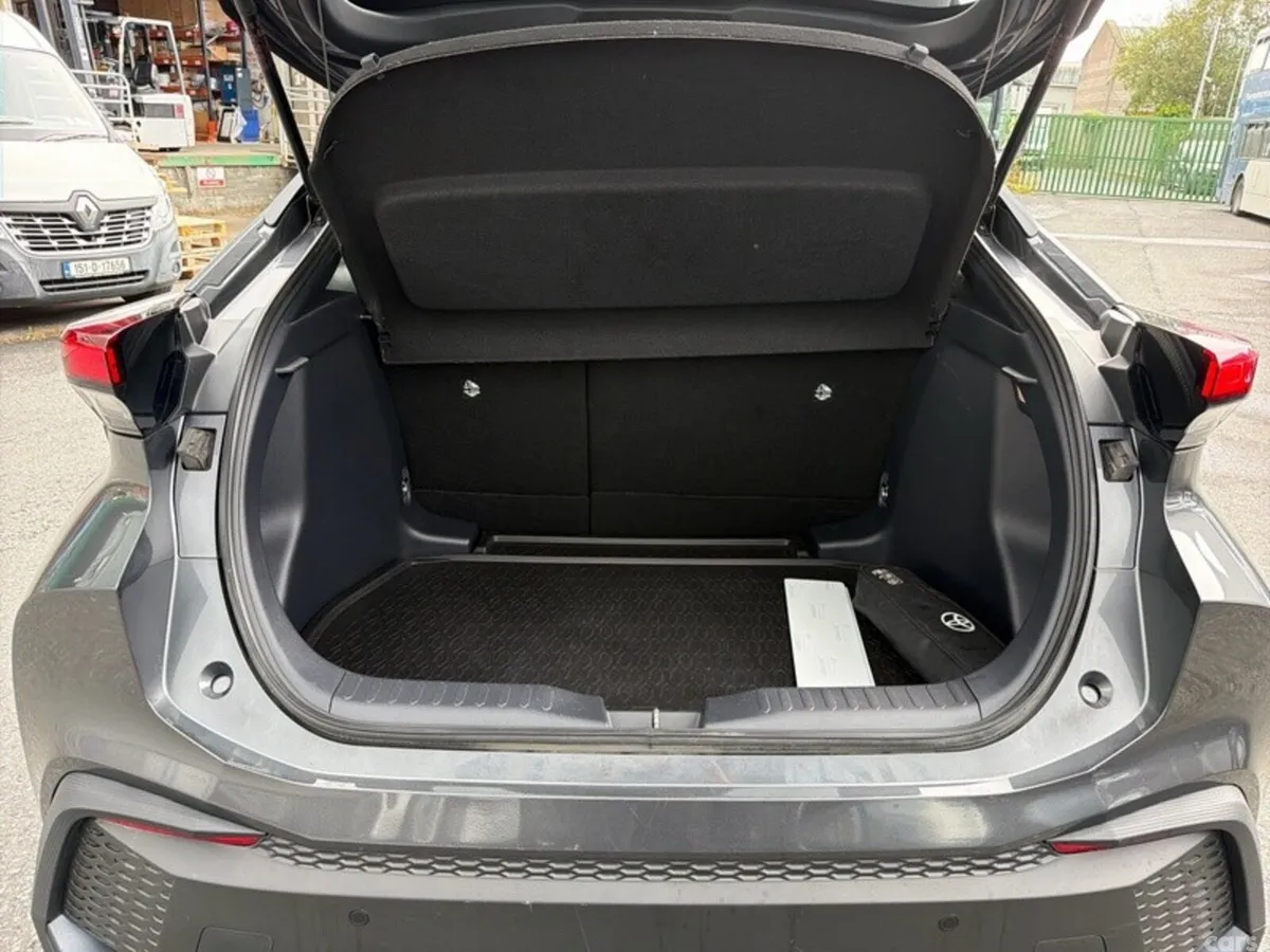 Toyota C-HR SUV, Petrol Hybrid, 2024, Grey