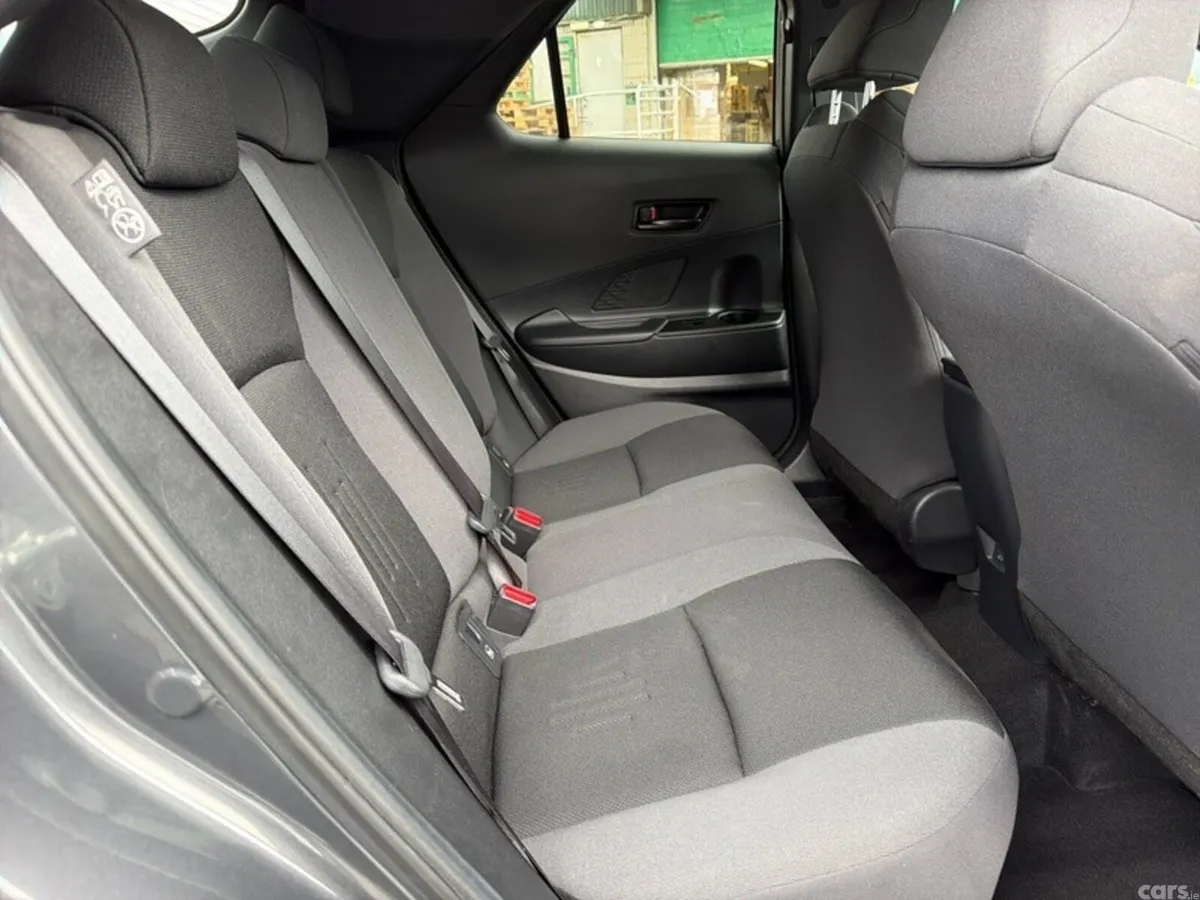 Toyota C-HR SUV, Petrol Hybrid, 2024, Grey