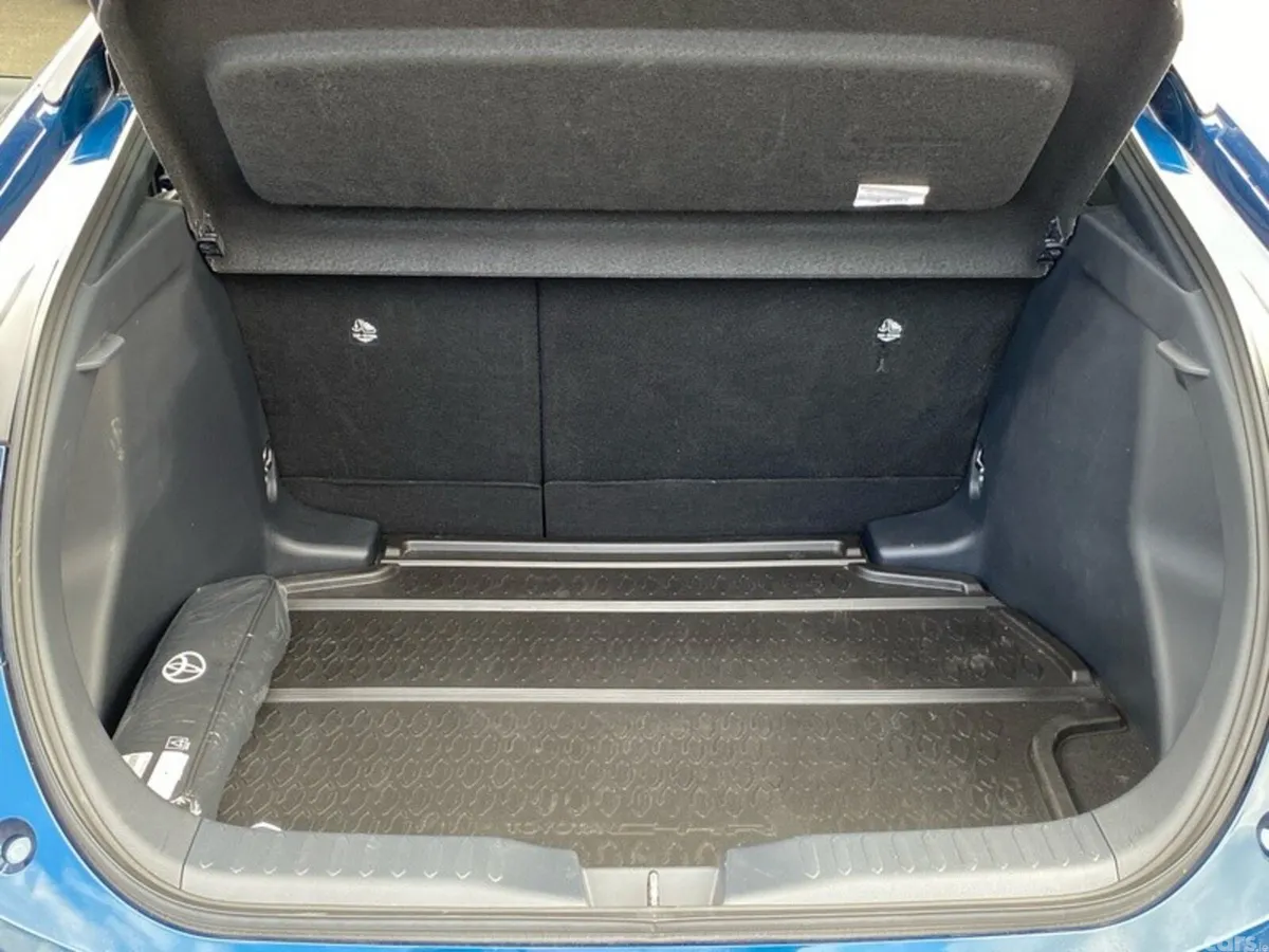 Toyota C-HR SUV, Petrol Hybrid, 2026, Blue