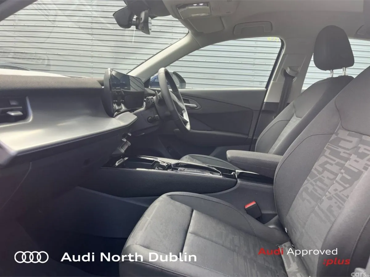 Audi Q3 Coupe, Petrol Plug-in Hybrid, 2026, Blue