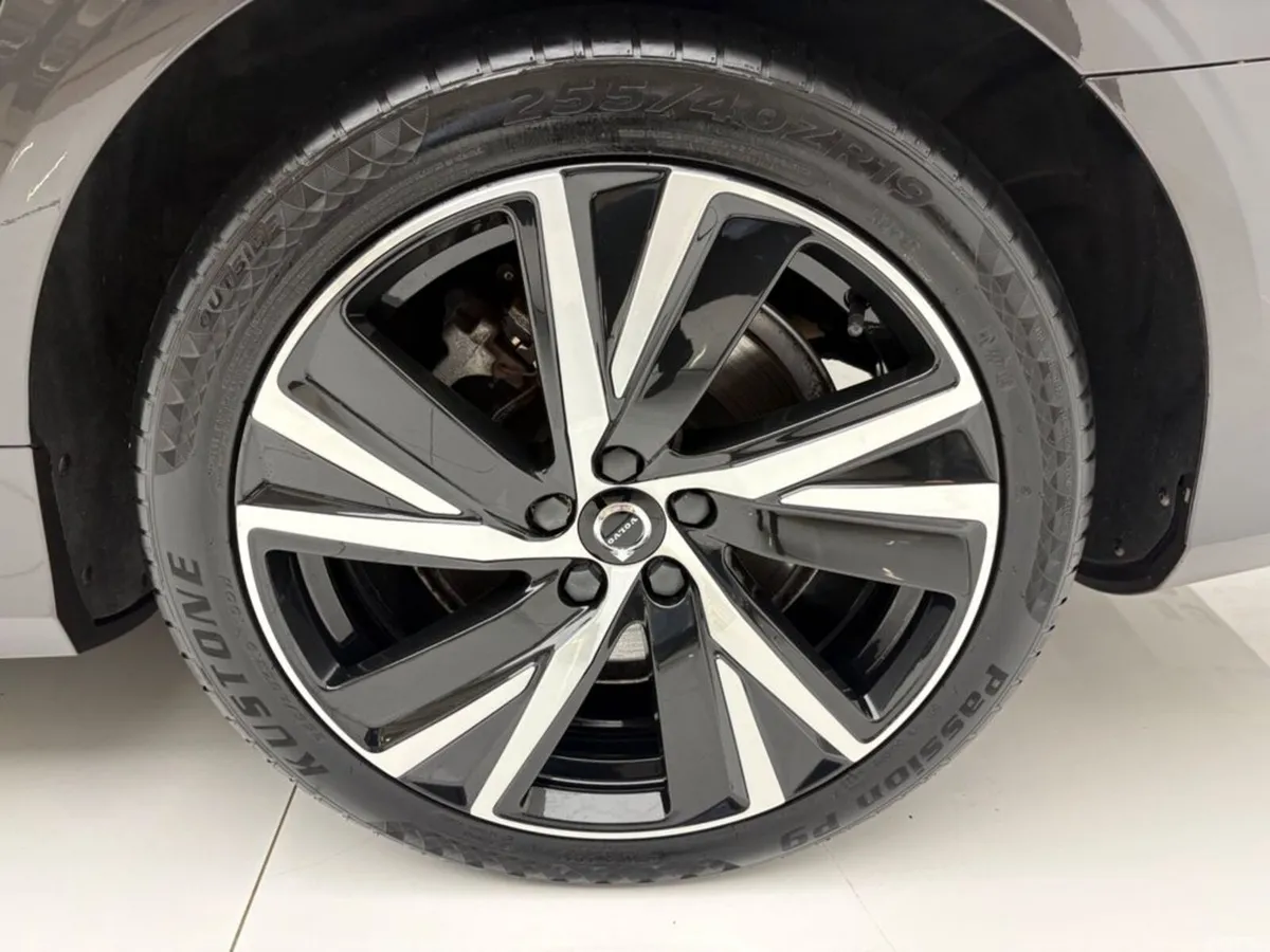 Volvo S90 Saloon, Petrol Plug-in Hybrid, 2022, Grey