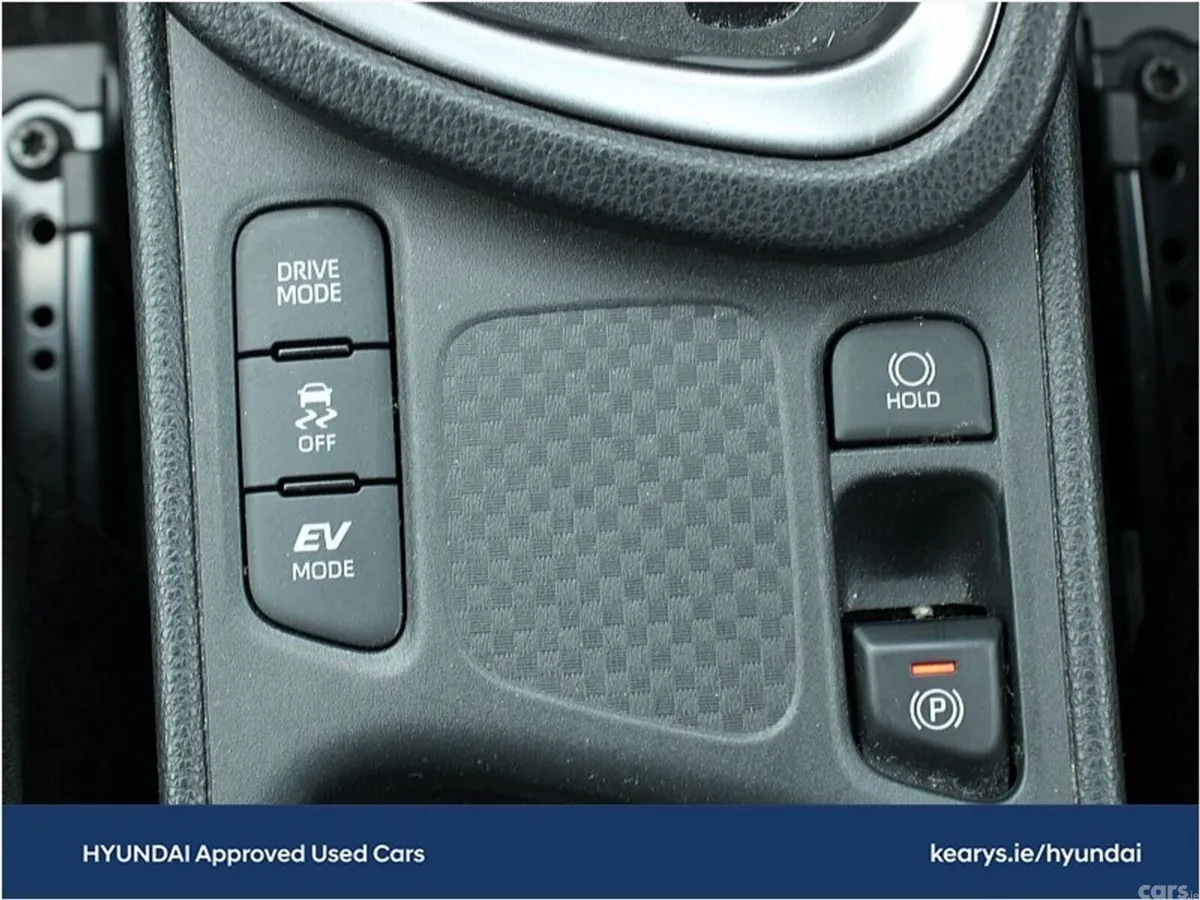 Toyota Yaris Cross SUV, Petrol Hybrid, 2024, White