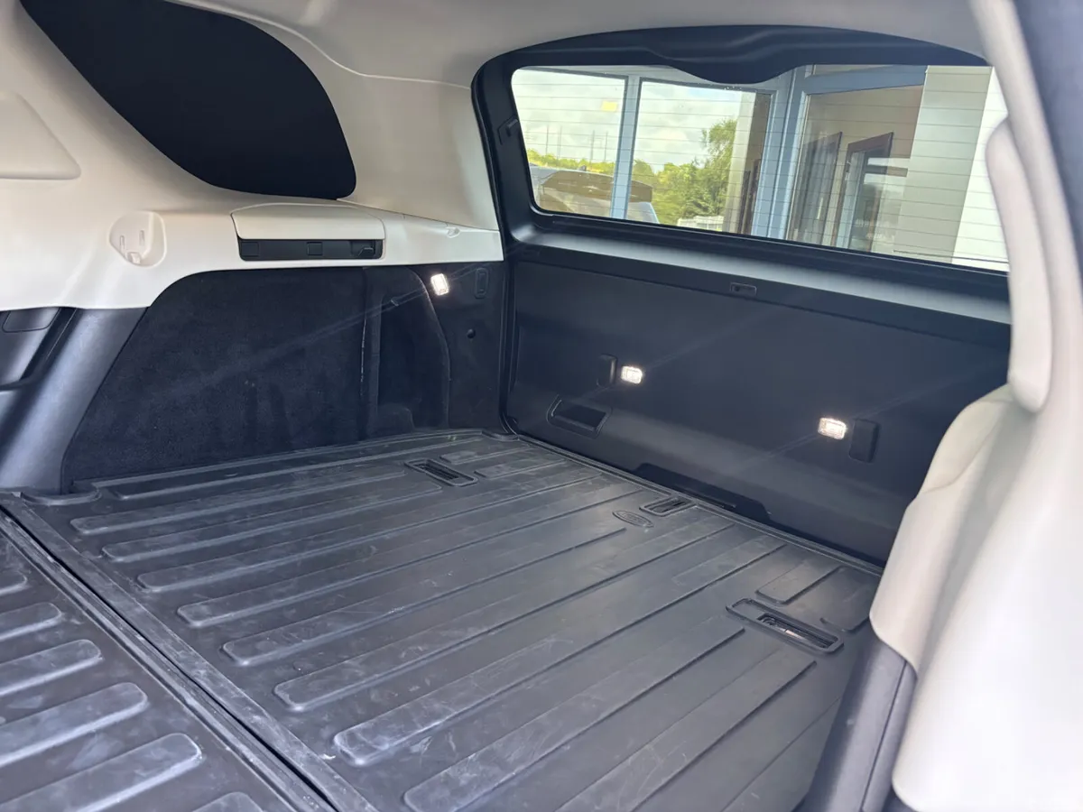 Land Rover Discovery Van, Diesel, 2023, Black