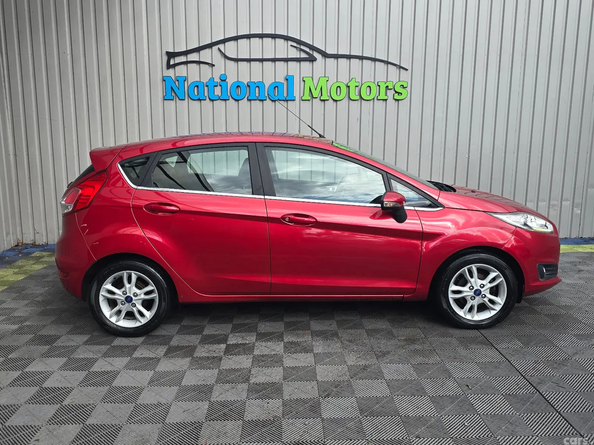 Ford Fiesta Hatchback, Petrol, 2016, Red