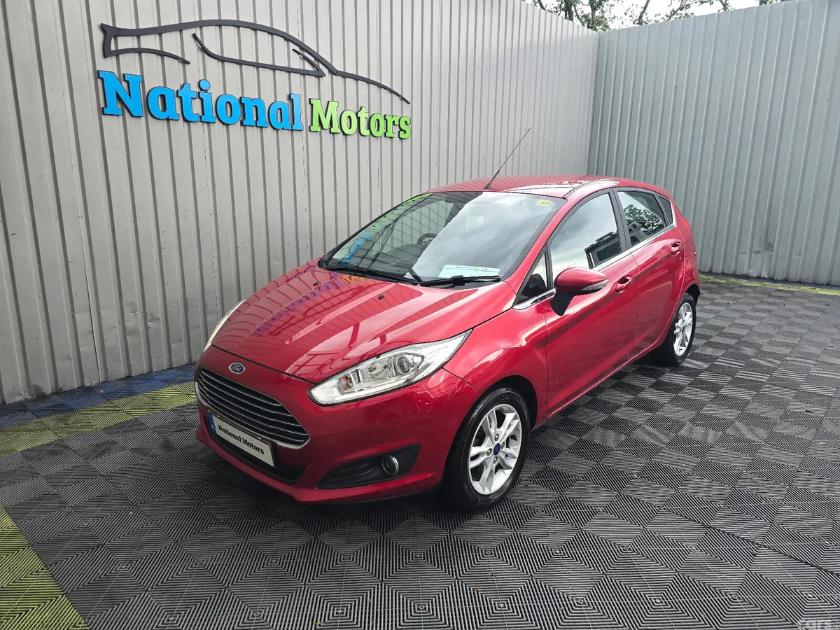 Ford Fiesta Hatchback, Petrol, 2016, Red