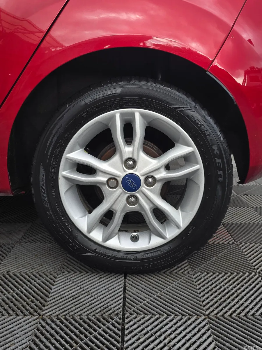 Ford Fiesta Hatchback, Petrol, 2016, Red