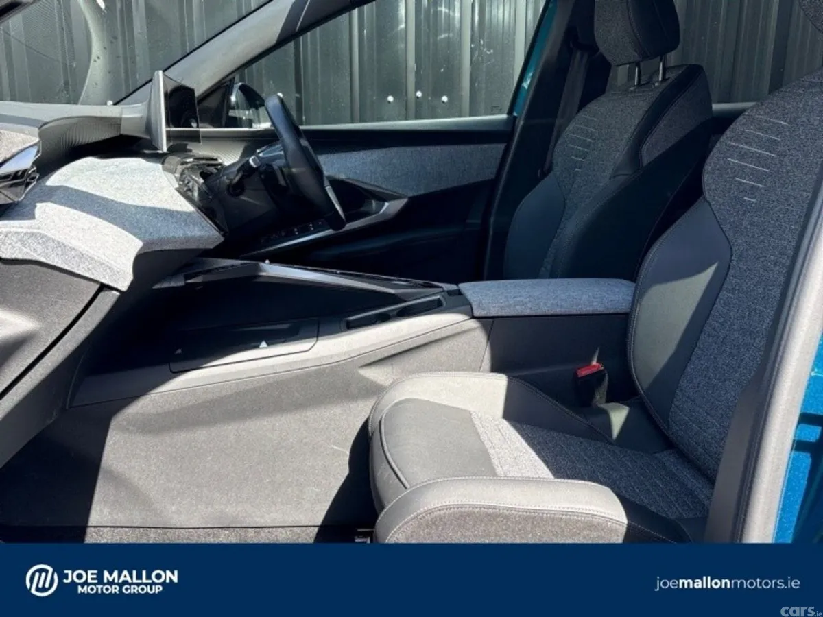 Peugeot 3008 MPV, Petrol, 2026, Blue