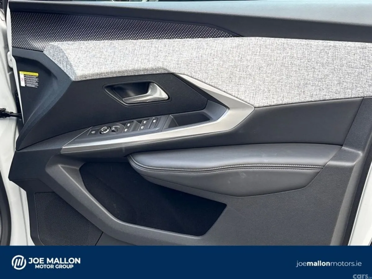 Peugeot 3008 MPV, Petrol Hybrid, 2025, White
