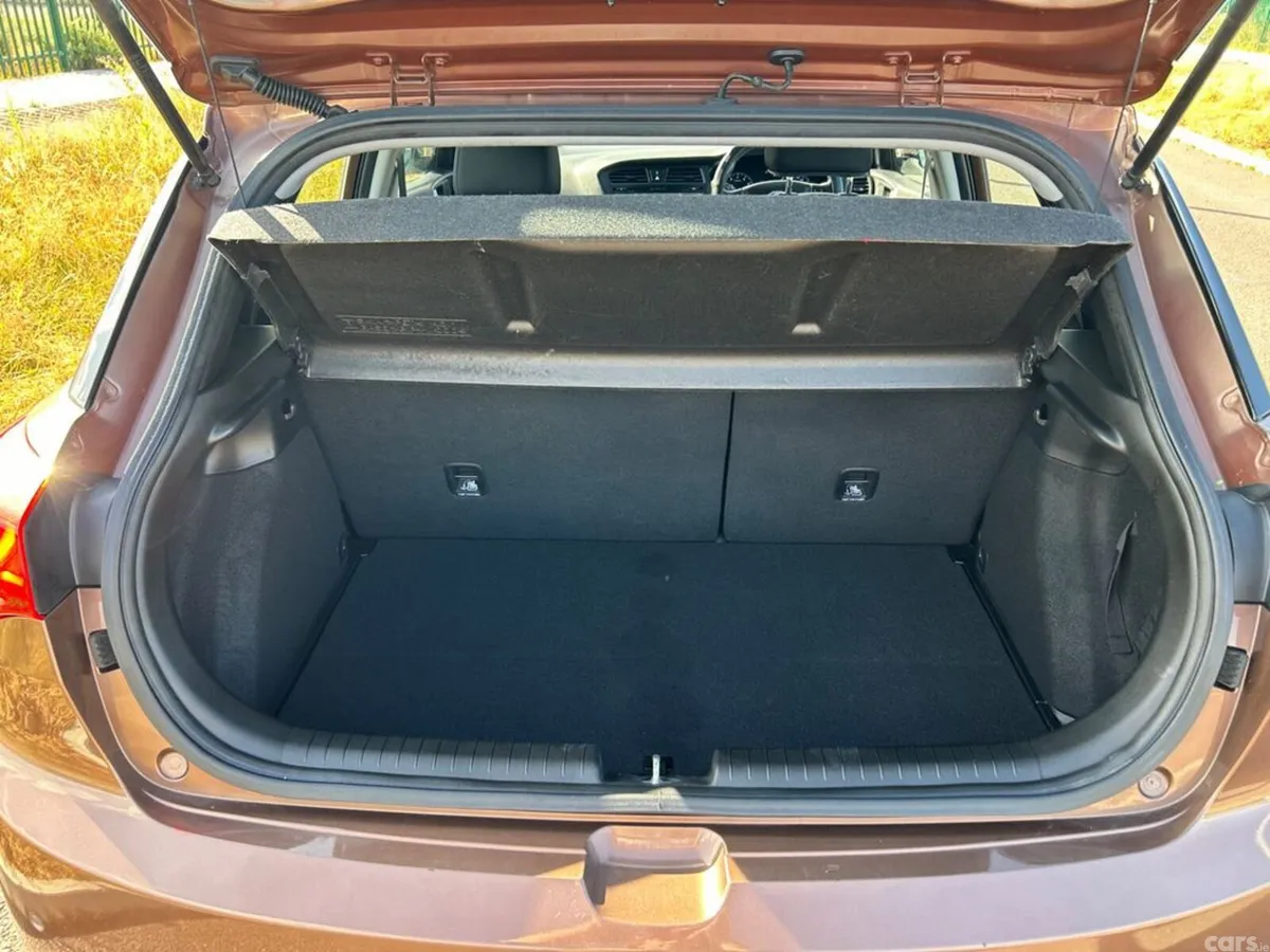Hyundai i20 Hatchback, Petrol, 2017, Brown
