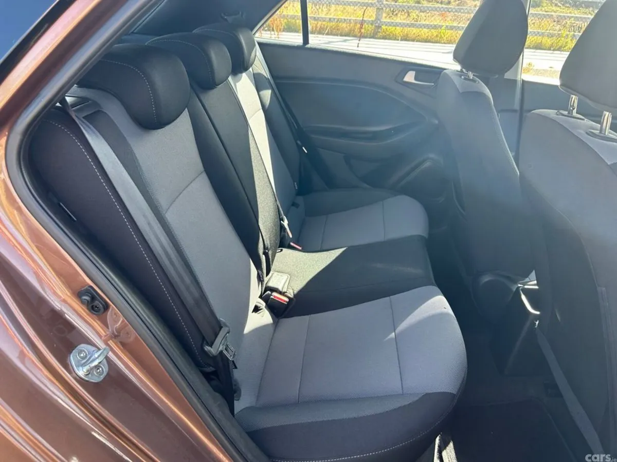 Hyundai i20 Hatchback, Petrol, 2017, Brown