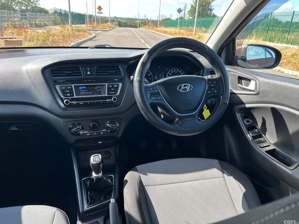 Hyundai i20 Hatchback, Petrol, 2017, Brown