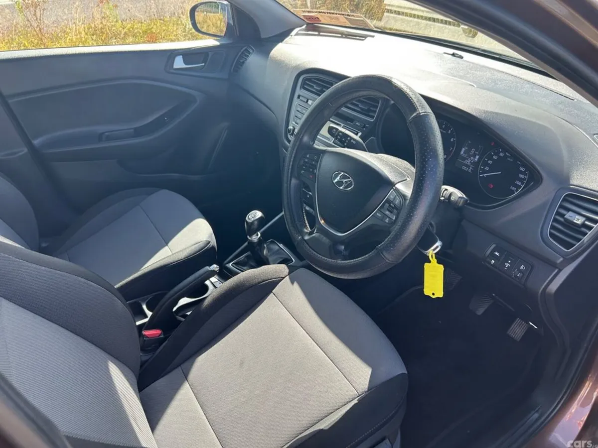 Hyundai i20 Hatchback, Petrol, 2017, Brown