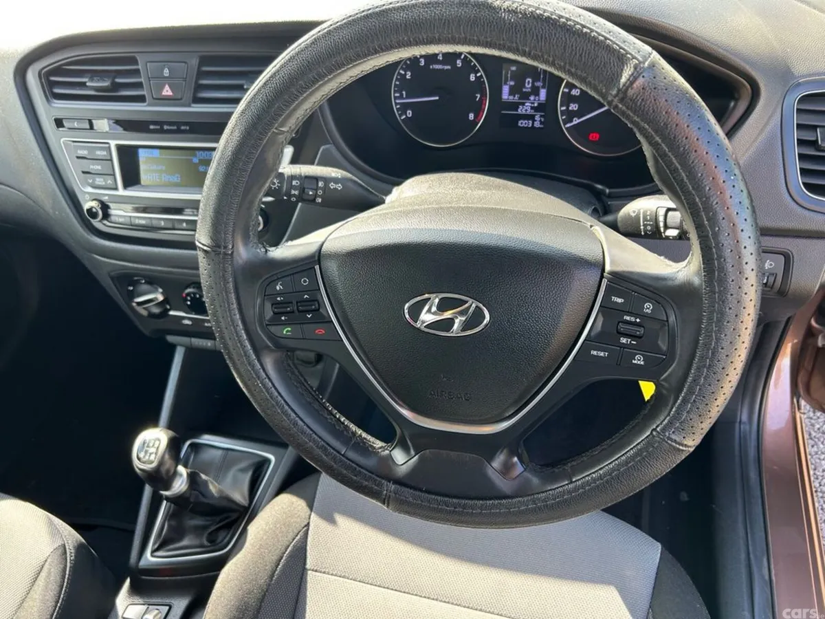 Hyundai i20 Hatchback, Petrol, 2017, Brown