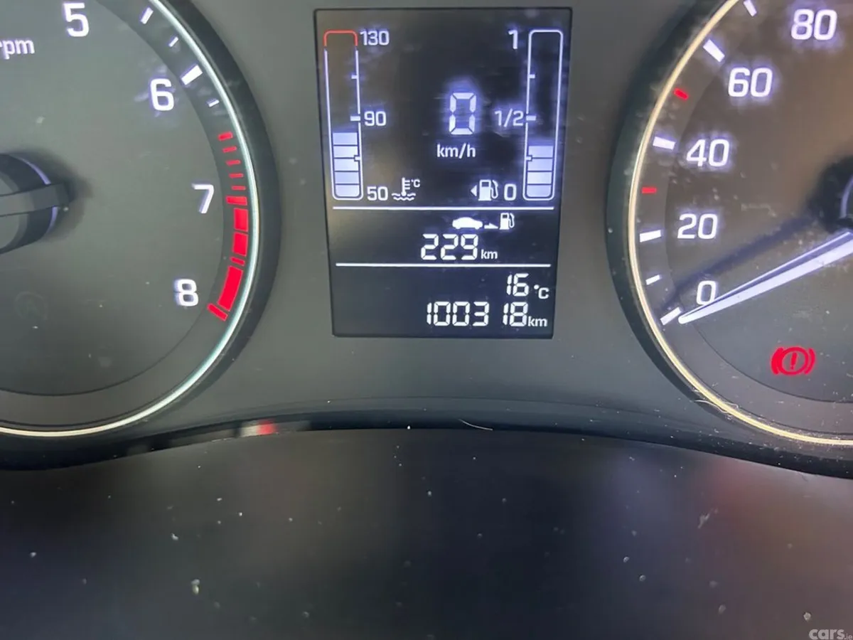 Hyundai i20 Hatchback, Petrol, 2017, Brown