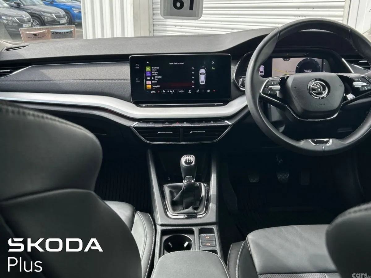Skoda Octavia Saloon, Petrol, 2023, Grey