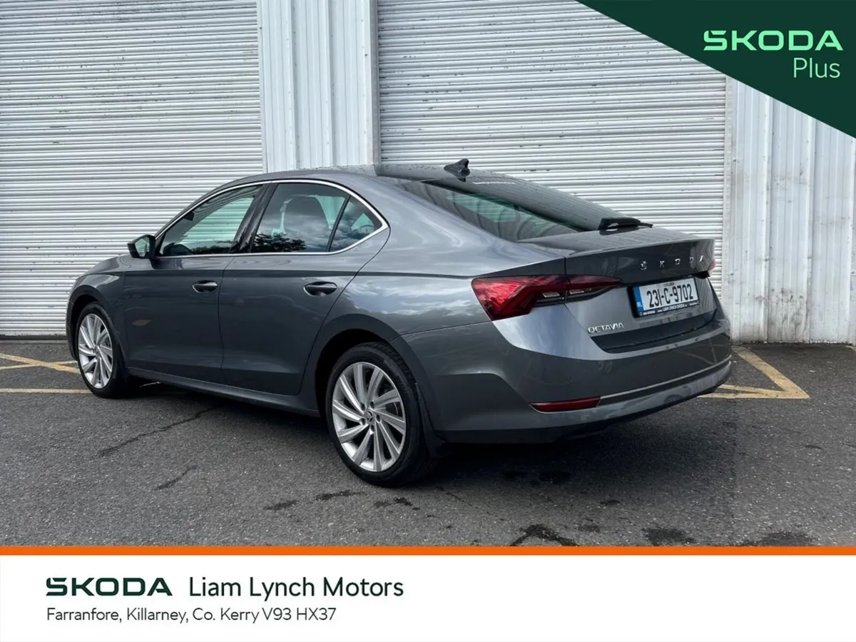 Skoda Octavia Saloon, Petrol, 2023, Grey