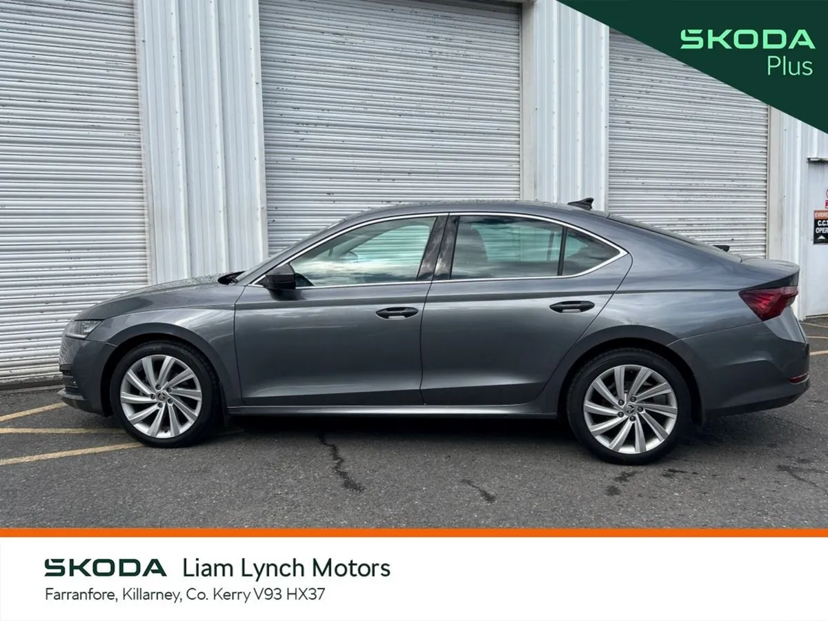 Skoda Octavia Saloon, Petrol, 2023, Grey