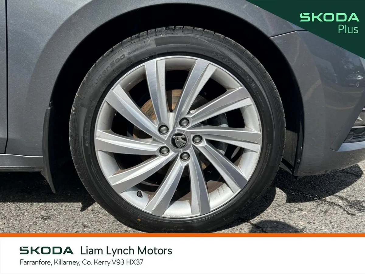 Skoda Octavia Saloon, Petrol, 2023, Grey