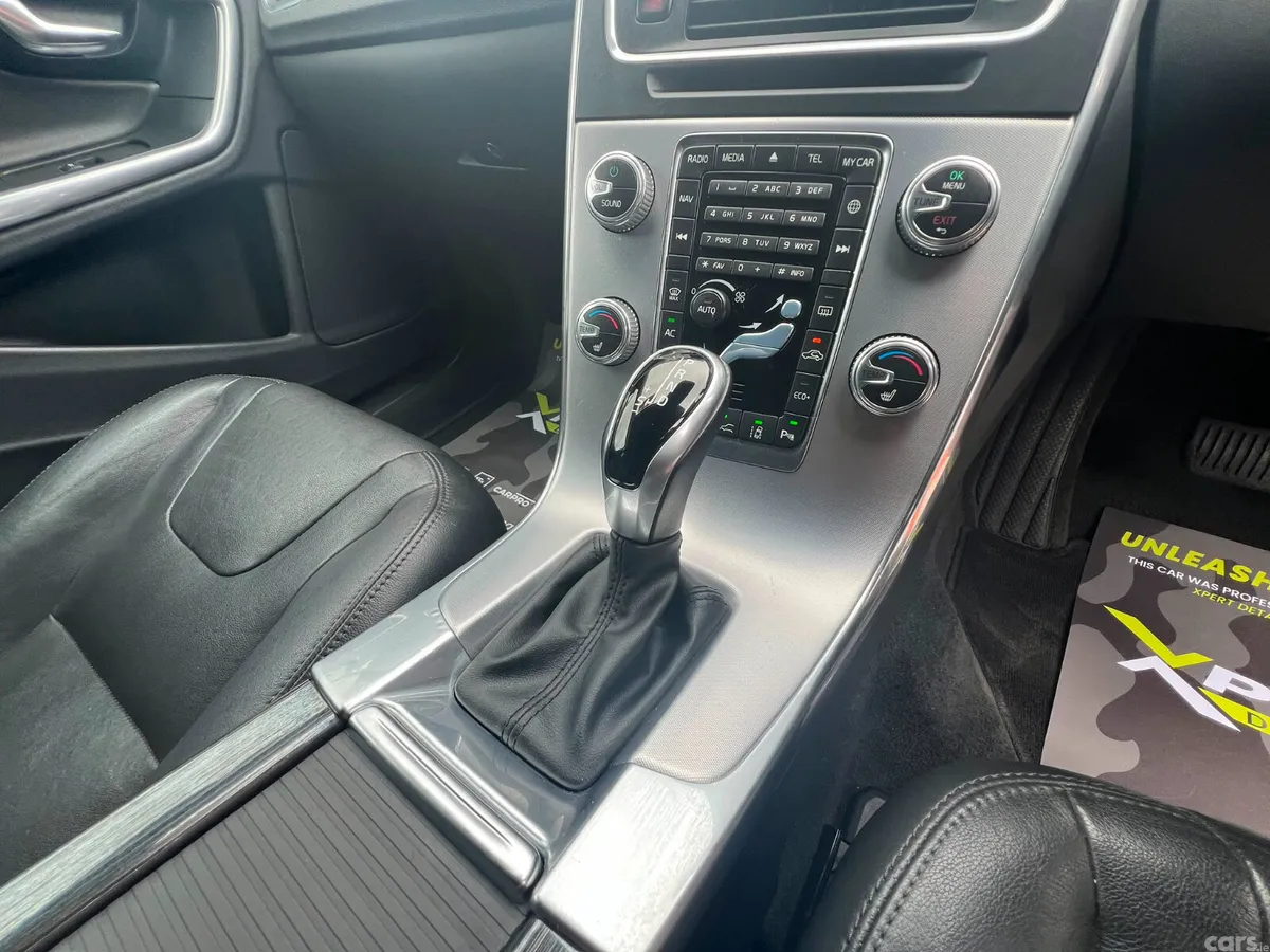 Volvo V60 Hatchback, Diesel, 2017, Black