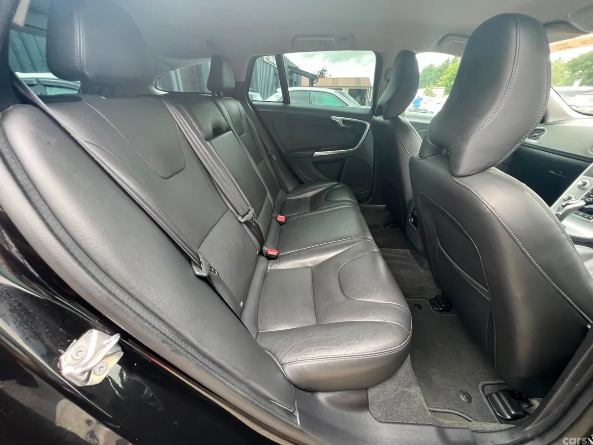 Volvo V60 Hatchback, Diesel, 2017, Black