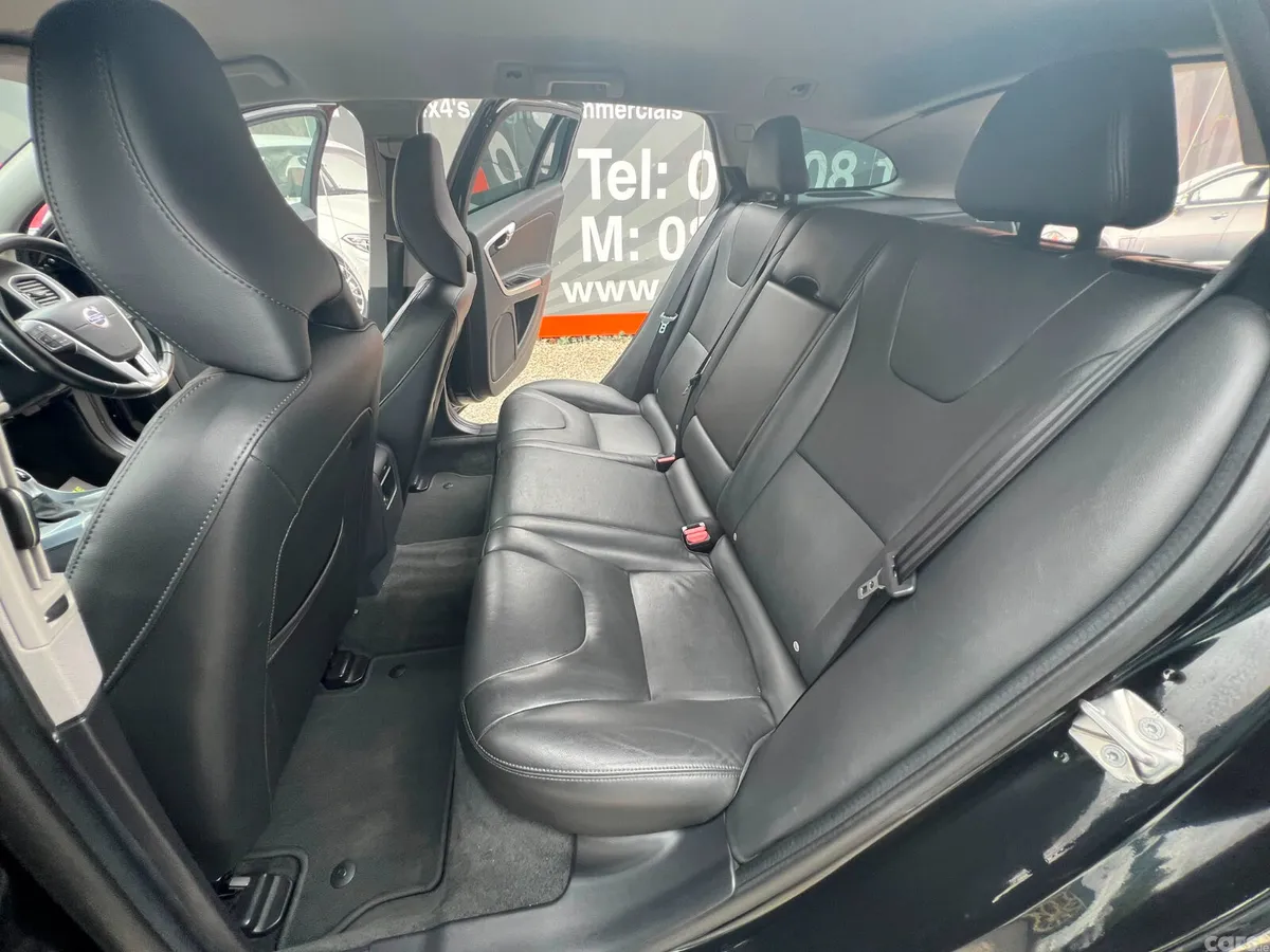 Volvo V60 Hatchback, Diesel, 2017, Black