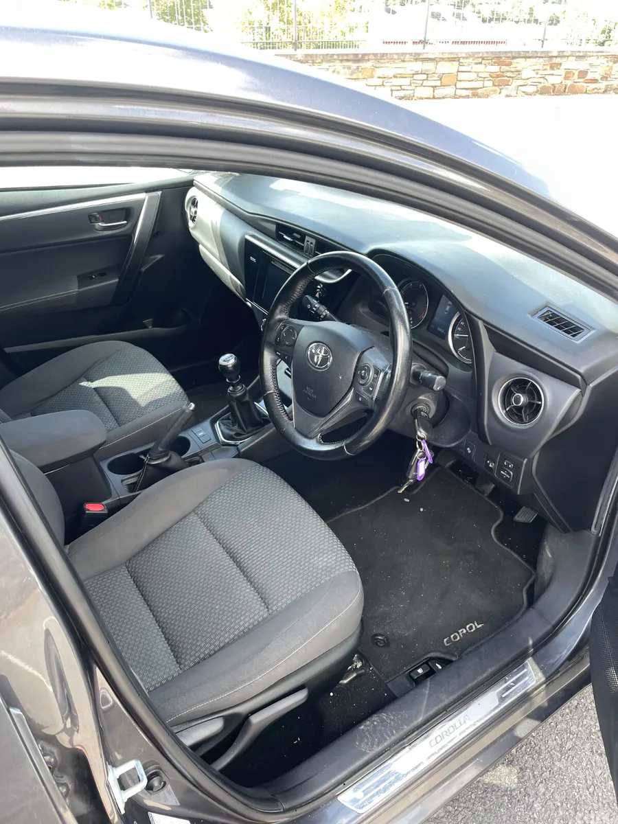 Toyota Corolla Saloon, Diesel, 2017, Grey