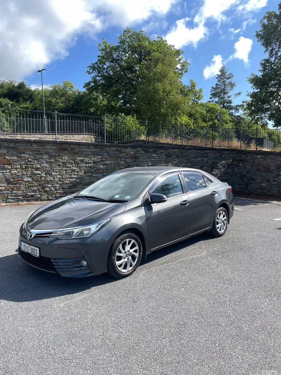 Toyota Corolla Saloon, Diesel, 2017, Grey