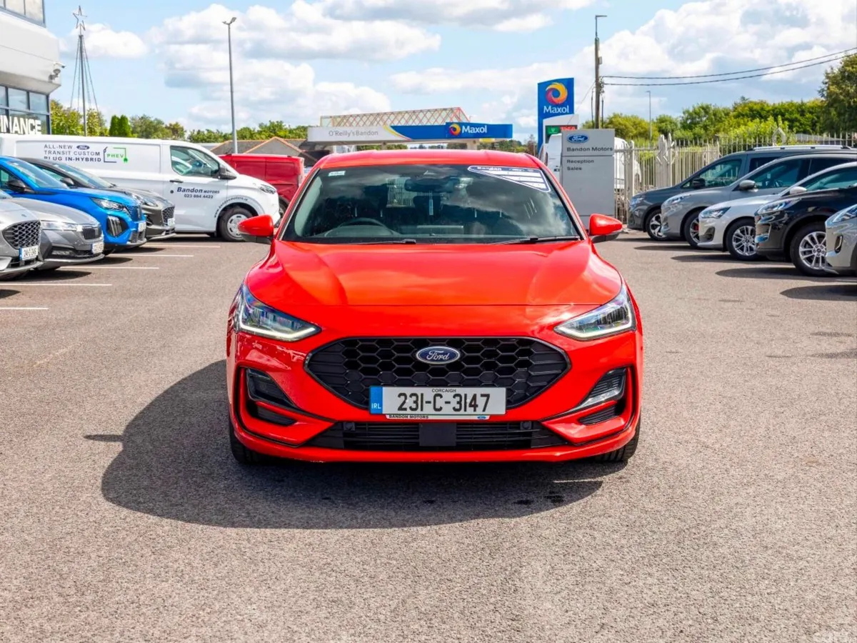Ford Focus Hatchback, Petrol, 2023, Red