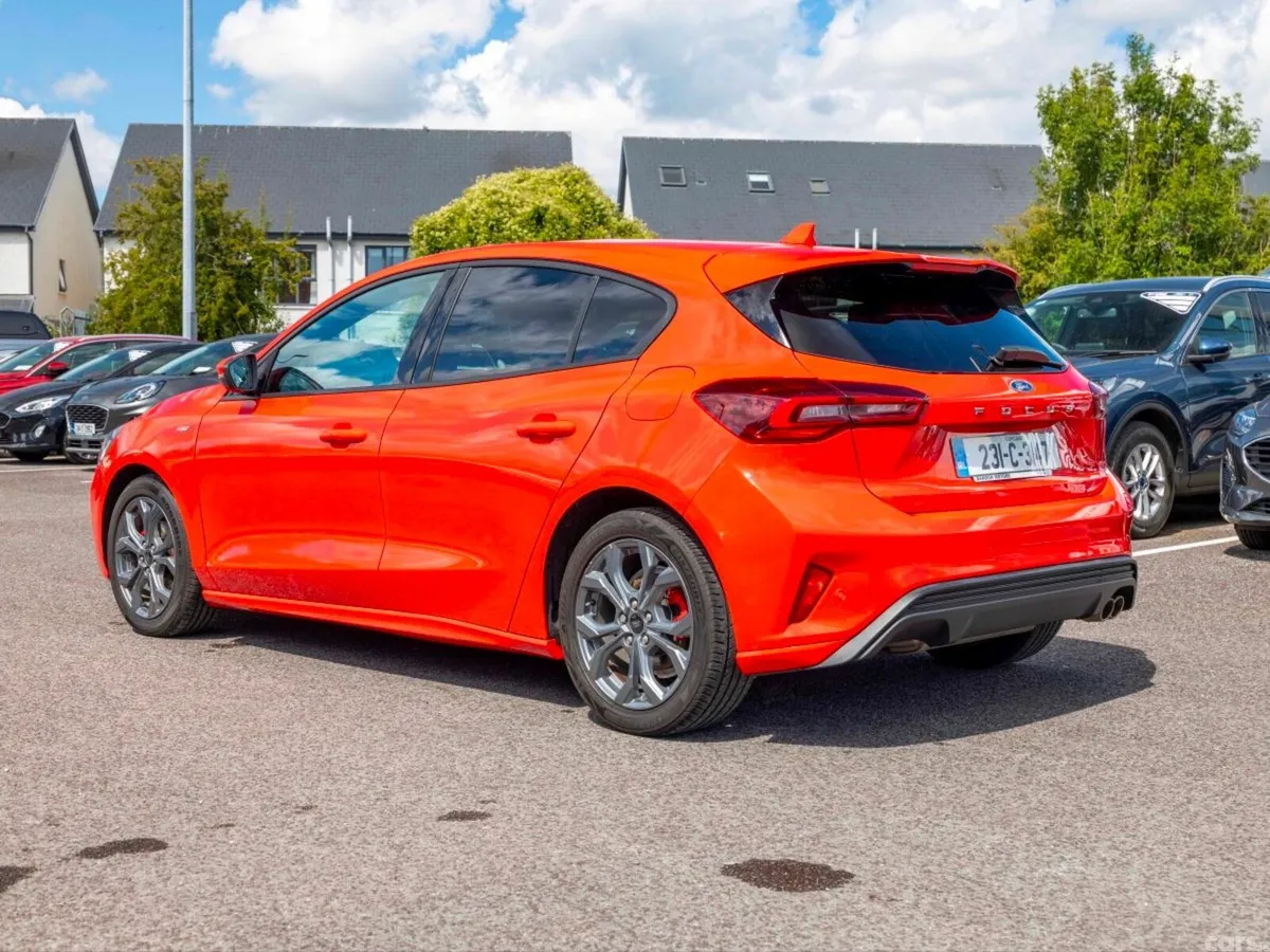 Ford Focus Hatchback, Petrol, 2023, Red