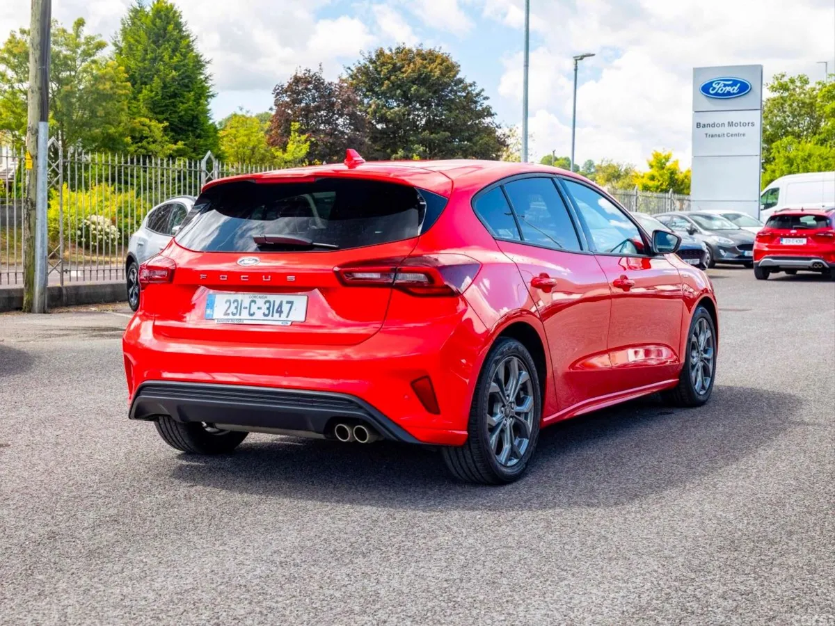 Ford Focus Hatchback, Petrol, 2023, Red
