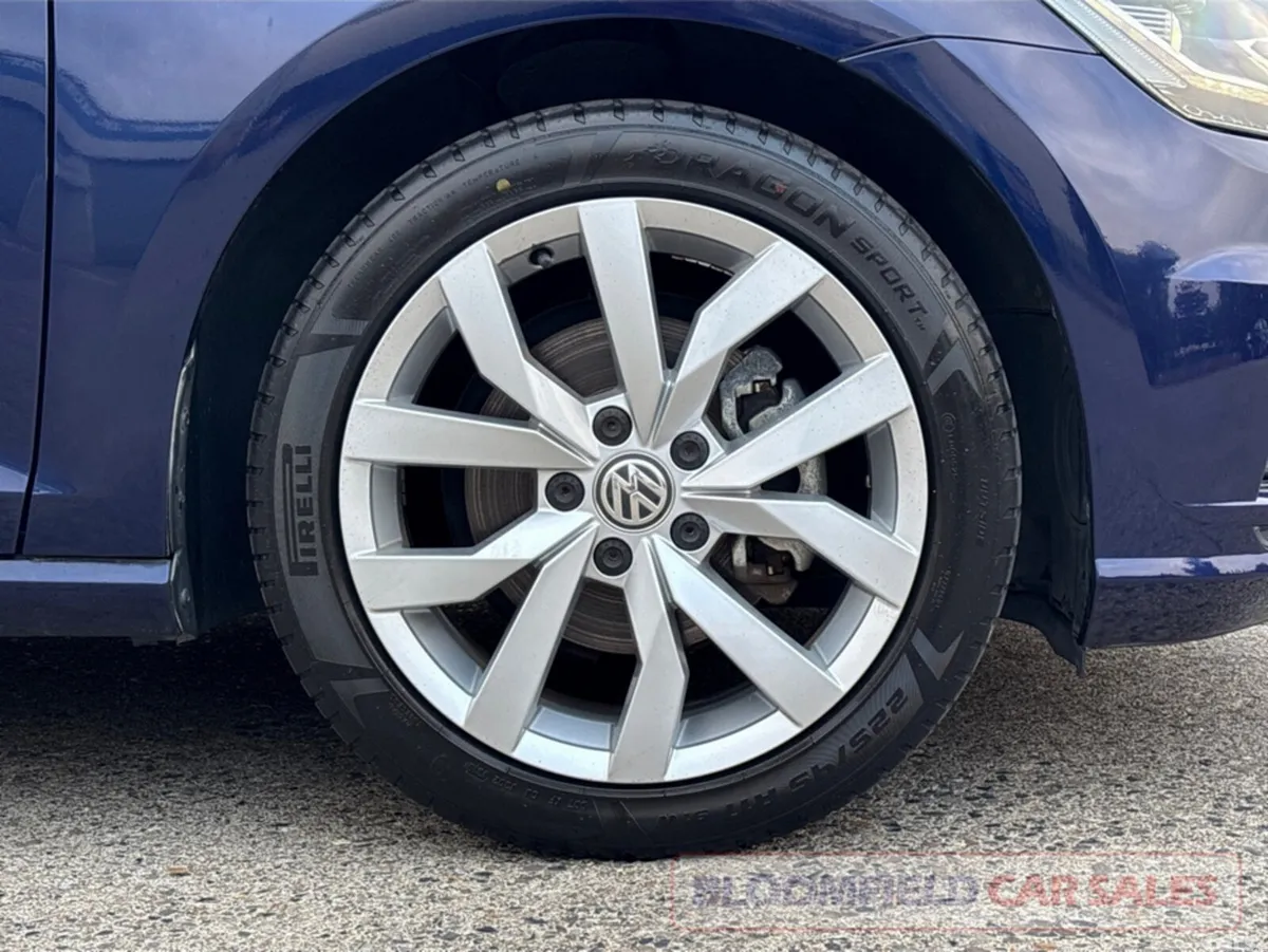Volkswagen Golf Hatchback, Petrol, 2017, Blue