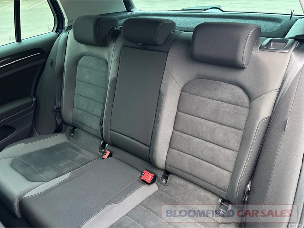 Volkswagen Golf Hatchback, Petrol, 2017, Blue