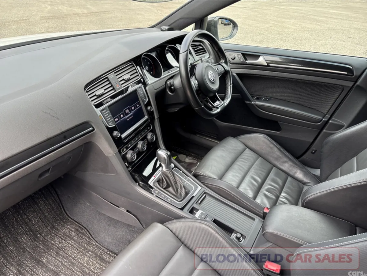 Volkswagen Golf Estate, Petrol, 2017, White
