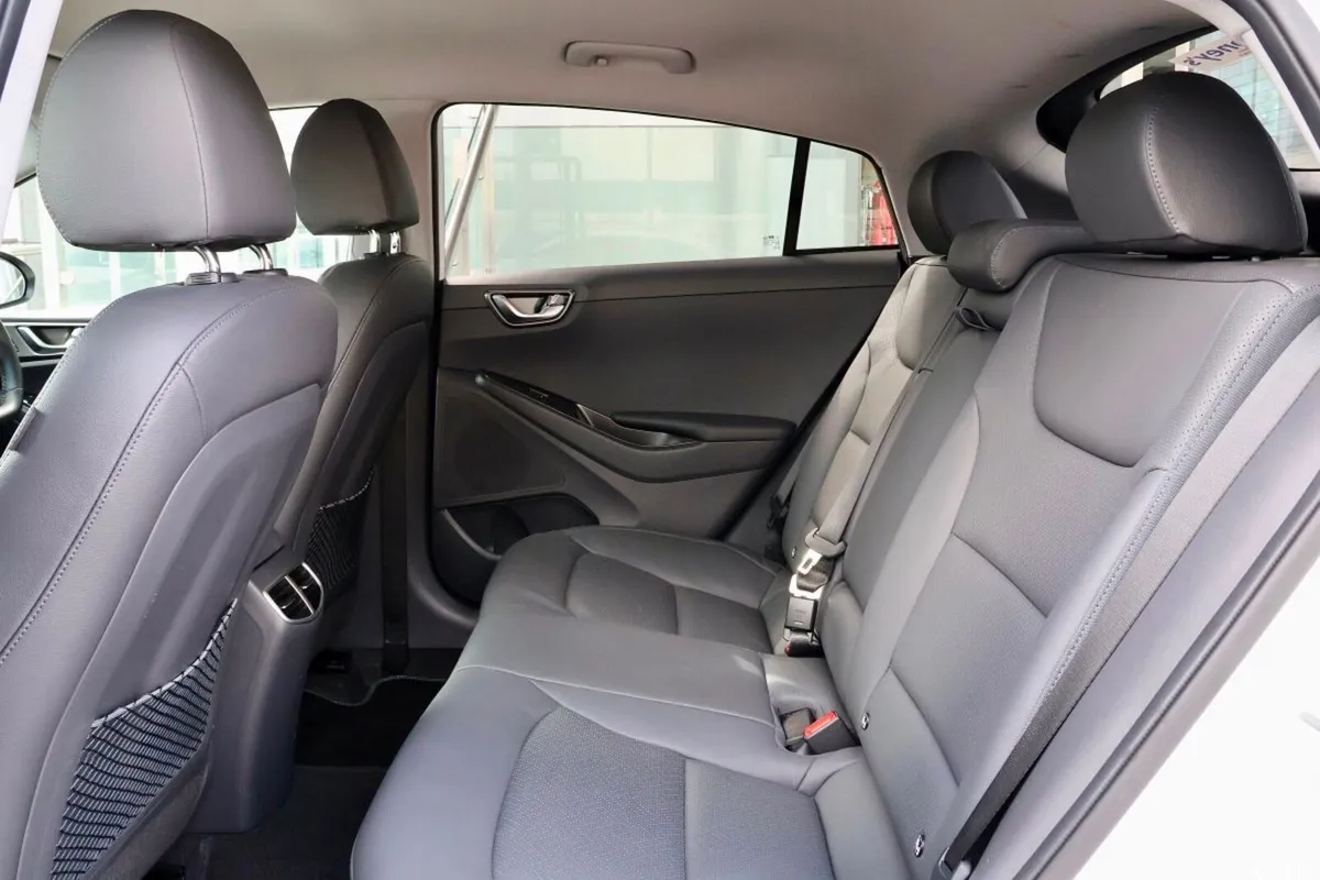 Hyundai IONIQ Hatchback, Electric, 2022, White