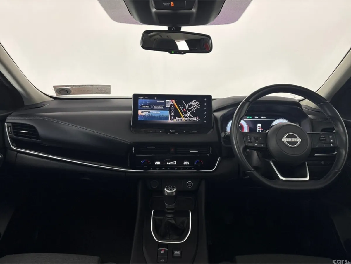 Nissan Qashqai MPV, Petrol Hybrid, 2023, Red