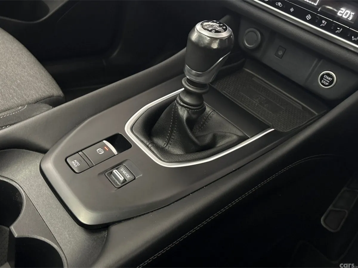 Nissan Qashqai MPV, Petrol Hybrid, 2023, Red