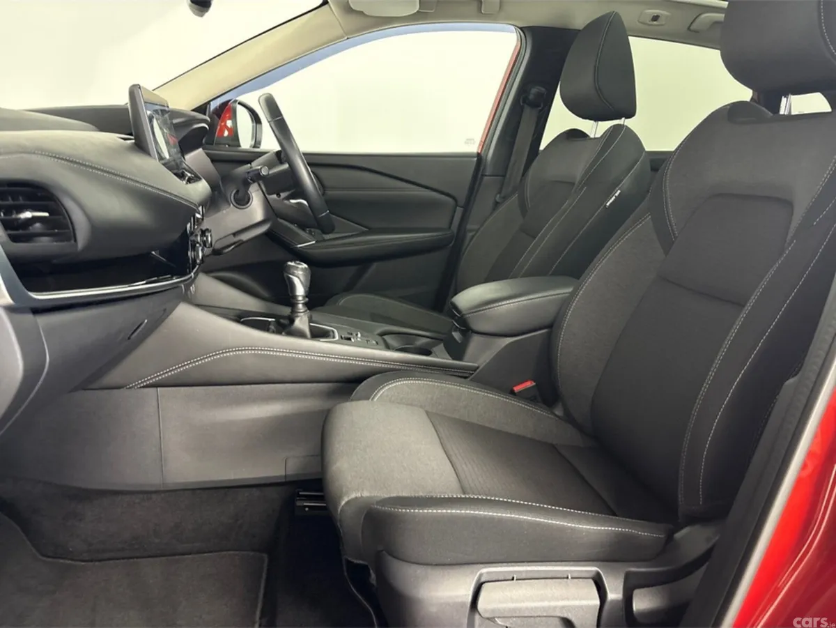 Nissan Qashqai MPV, Petrol Hybrid, 2023, Red