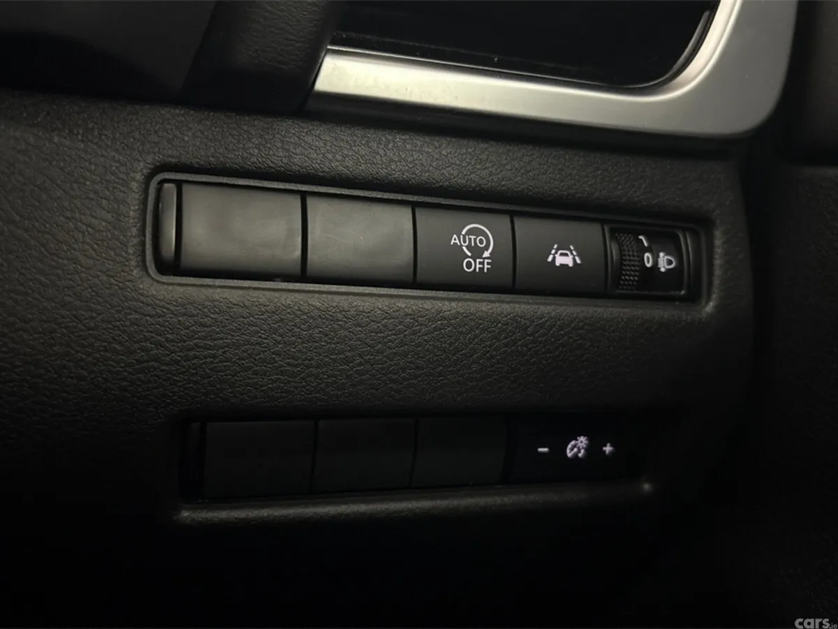 Nissan Qashqai MPV, Petrol Hybrid, 2023, Red