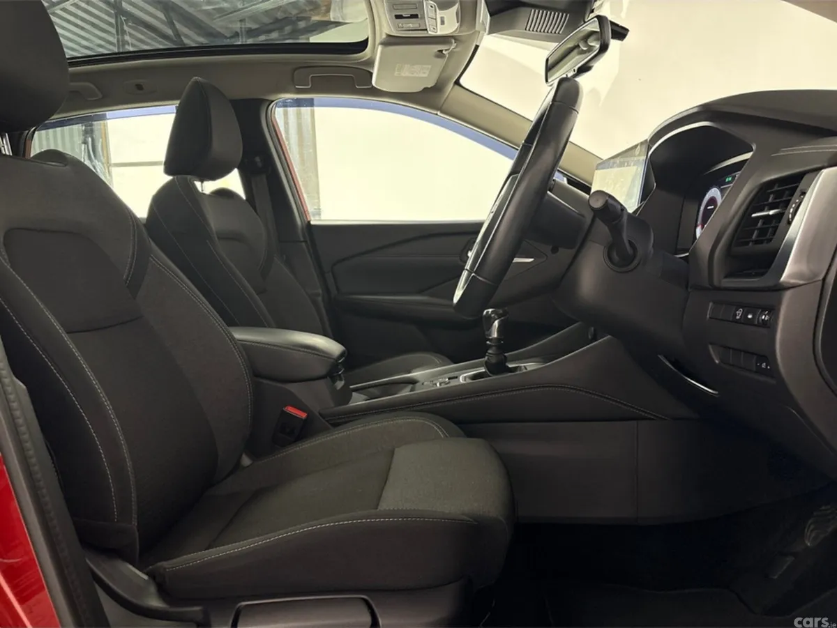 Nissan Qashqai MPV, Petrol Hybrid, 2023, Red