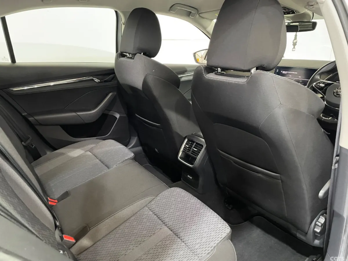 Skoda Octavia Hatchback, Petrol, 2022, Grey