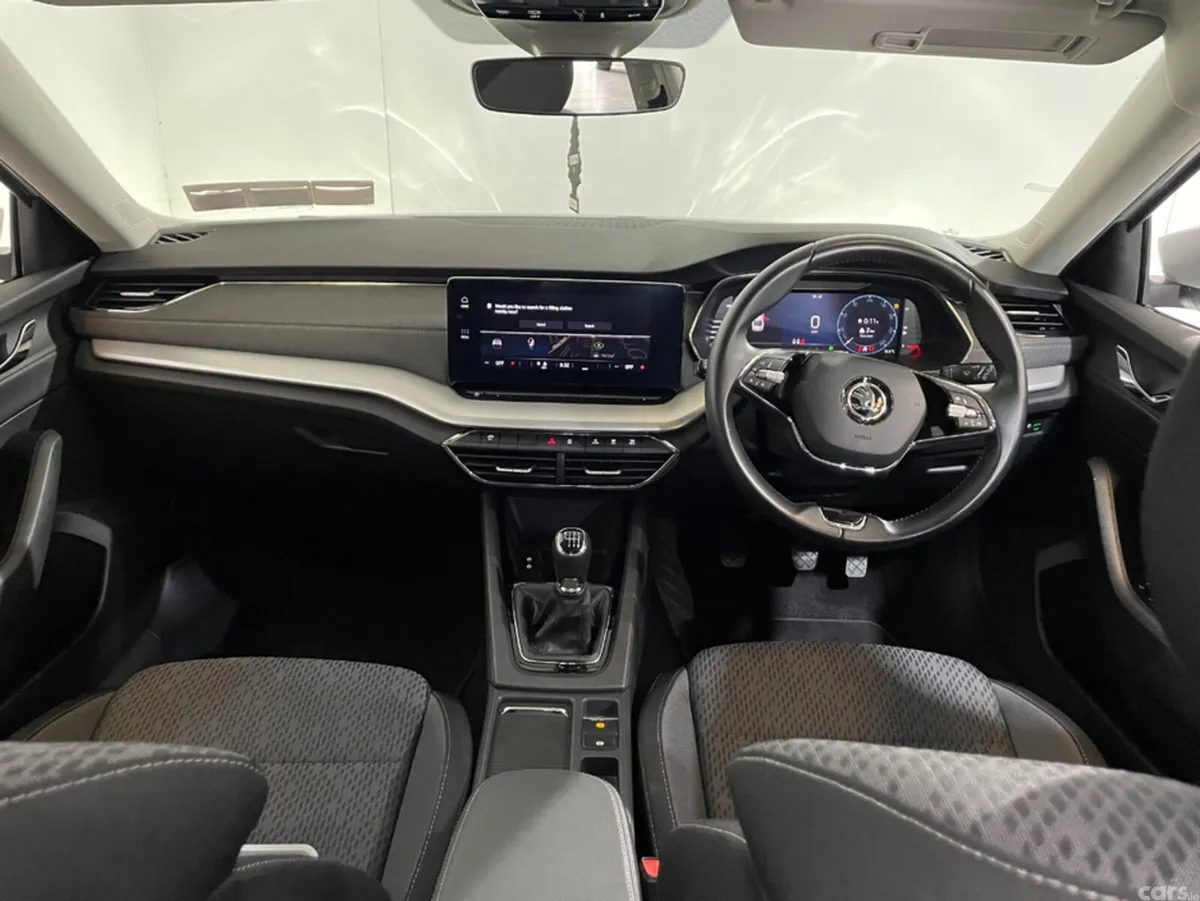 Skoda Octavia Hatchback, Petrol, 2022, Grey