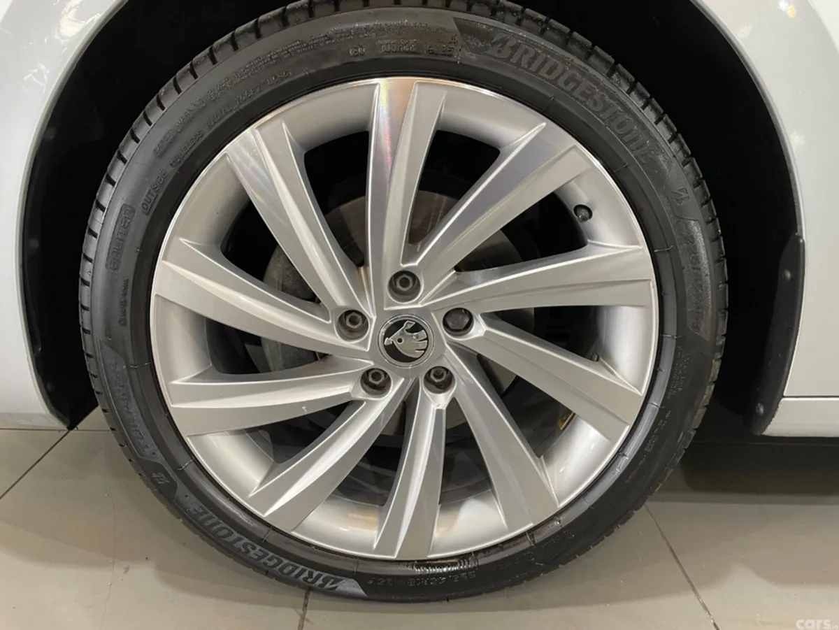 Skoda Octavia Hatchback, Petrol, 2022, Grey